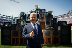 O presidente do Barça, Joan Laporta, foi um dos protagonistas do anúncio do regresso ao Spotify Camp Nou. / Twitter @FCbarcelona_br