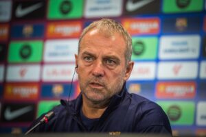 Hansi Flick mostrou toda a sua decepção pela lesão do craque Lamine Yamal / Twitter @FCBarcelona_br