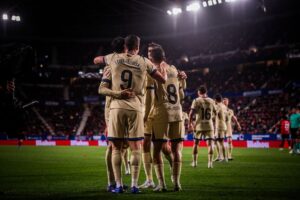 A vitória em Pamplona deixou o Barça a um passo do bicampeonato da LaLiga. / @FCBarcelona_br