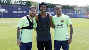 Ronaldinho e seus amigos Messi e Neymar