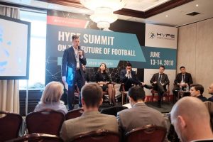 Federico Winer durante a palestra no HYPE Sports Innovation, em Moscou.