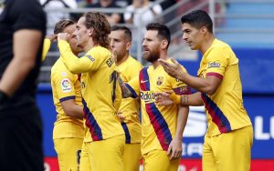 Os craques do Barça comemoram um gol contra o Eibar no Estádio Ipurua.