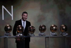O espetacular Leo Messi com as seis Bolas de Ouro conquistadas na carreira.