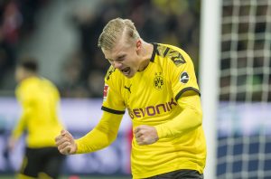 Haaland comemora um dos gols marcados contra o PSG / Twitter: @BVB