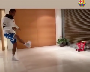 Arturo Vidal durante o desafio #10ToquesChallenge.
