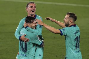 Griezmann comemora com Messi e Alba o golaço que marcou contra o Villarreal, pela Liga Espanhola..