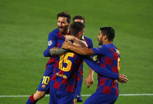 Os craques do Barça celebram o gol de Lenglet na vitória por 3 a 1 sobre o Napoli, no Camp Nou.
