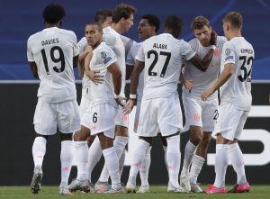 Os craques do Bayern comemoram a goleada histórica sobre o Barça, no Estádio da Luz, em Lisboa, pelas quartas de final da Liga dos Campeões da Europa.