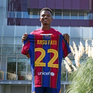 Ansu Fati com a camisa 22 do Barça.
