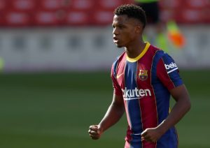 Ansu Fati comemora com os braços abertos o gol marcado contra o Real Madrid, no clássico do último sábado, no Camp Nou.