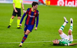 Trincão comemora o gol marcado na vitória sobre o Betis, pela Liga Espanhola.