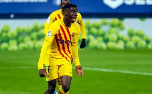 O jovem Ilaix Moriba comemora o primeiro gol dele com o time principal do Barça.