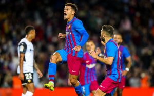 Coutinho comemora o gol marcado contra o Valencia, no último domingo, no Camp Nou, pela Liga Española / Twitter: @FCBarcelona_br