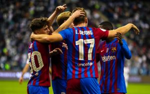 Os craques do Barça comemoram um gol marcado no clássico contra o Real Madrid, pela semifinal da Supercopa da Espanha.