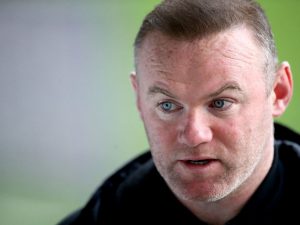 O ex-craque da Seleção Inglesa e do Manchester United, Wayne Rooney, criticou o comportamento de Kylian Mbappé / Twitter: @DeparSports
