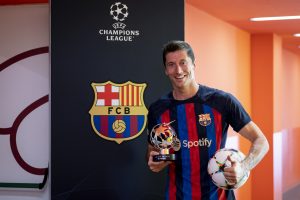 Lewandowski, hat-trick e prêmio MVP na goleada do Barça por 5 a 1 sobre o Viktoria Plzen, no Spotify Camp Nou, pela Liga dos Campeões. / Twitter: @FCBarcelona_br