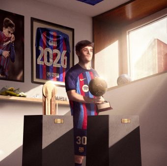 Arte com uma imagem do Gavi, o Troféu Kopa e o Golden Boy 2022. / Twitter: @FCBarcelona_br