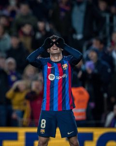 Pedri celebra o gol contra o Getafe com a sua comemoração particular. / Twitter: @FCBarcelona_br