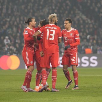 Os jogadores do Bayern comemoram o gol de Coman, na vitória por 1 a 0 sobre o PSG.