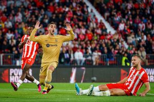 Ferran Torres lamenta uma chance perdida na derrota por 1 a 0 contra o Almería, pela Liga Espanhola. / Twitter: @FCBarcelona_br