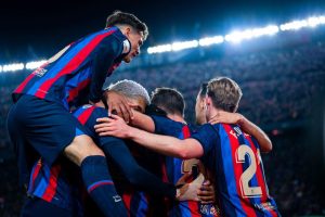 Os craques do Barça comemoram a nova vitória no clássico contra o Real Madrid, desta vez pela Liga Espanhola. / Twitter: @FCBarcelona_br