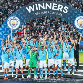 Os craques do Manchester City comemoram o título da Supercopa da Europa 2023 / Twitter: @ManCity