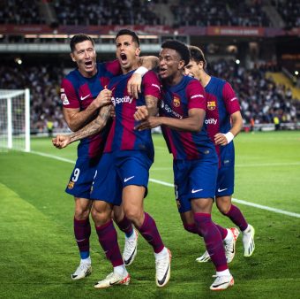 Cancelo comemora com os companheiros o gol da vitória de virada sobre o Celta de Vigo (3-2) / Foto: Ricardo Nogueira