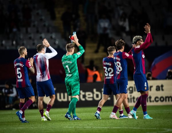 Os craques do Barça agradecem o apoio da torcida na importante vitória contra o Athletic / Foto: Ricardo Nogueira
