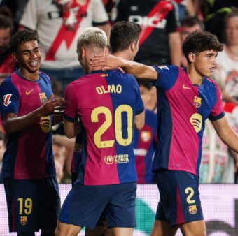 Dani Olmo comemora o gol da vitória contra o Raya, na sua estreia pelo Barça. / Foto: Twitter @FCBarcelona_br