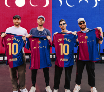 Coldplay foi a banda escolhida para a camisa do Barça no próximo El Clásico. / Twitter: @FCBarcelona_br