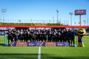 O Barça regressou aa trabalho com um treino especial ao lado da torcida. / Twitter @FCBarcelona_br