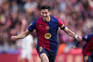 O artilheiro Lewandowski marcou o gol da importante vitória por 1 a 0 sobre o Alavés, na LaLiga. / Twitter @FCBarcelona_br