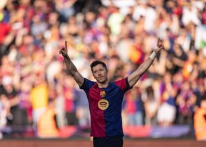 Lewandowski marcou uma dobradinha na goleada do Barça por 4 a 1 sobre o Girona, pela 29ª rodada da LaLiga. / Ricardo Nogueira