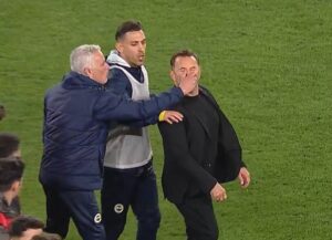 Mourinho agarrou o técnico rival pelo nariz, provocando uma confusão generalizada no duelo entre Fenerbahçe e Galatasaray.