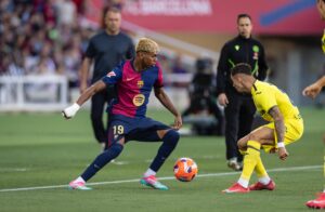 Lamine Yamal foi um dos destaques do Barça e marcou o dele na derrota por 3 a 2 diante do Villarreal, pela penúltima rodada da LaLiga. / Ricardo Nogueira