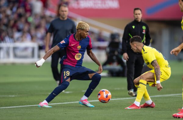 Lamine Yamal foi um dos destaques do Barça e marcou o dele na derrota por 3 a 2 diante do Villarreal, pela penúltima rodada da LaLiga. / Ricardo Nogueira