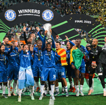 O Chelsea se corrou campeão da Conference League com uma goleada por 4 a 1, de virada, sobre o Betis. / Twitter @ChelseaFC