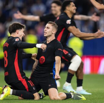 Os craques do Barça comemoram o gol do Fermín López, que garantiu o título da LaLiga para o Barça. / Ricardo Nogueira