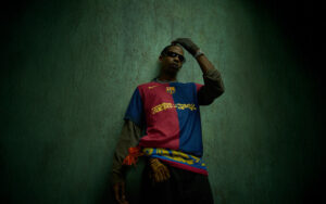 Travis Scott foi o artista escolhido por Spotify para estar na camisa do Barça no próximo clássico contra o Real Madrid. / @FCBarcelona_br