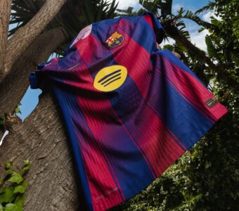 O nova camisa oficial do Barça para a temporada 2025/26 - Twitter @FCBarcelona_br