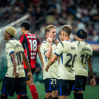 Os craques do Barça comemoram em dos gols marcados na vitória sobre o FC Seoul, na capital coreana. / @FCBarcelona_br
