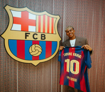 Lamine Yamal, renovado até 2031 e novo camisa 10 do FC Barcelona. / @FCBarcelona_br