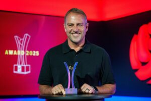 Hansi Flick, vencedor do prêmio de Melhor Técnico do jornal Bild.