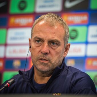 Hansi Flick mostrou toda a sua decepção pela lesão do craque Lamine Yamal / Twitter @FCBarcelona_br