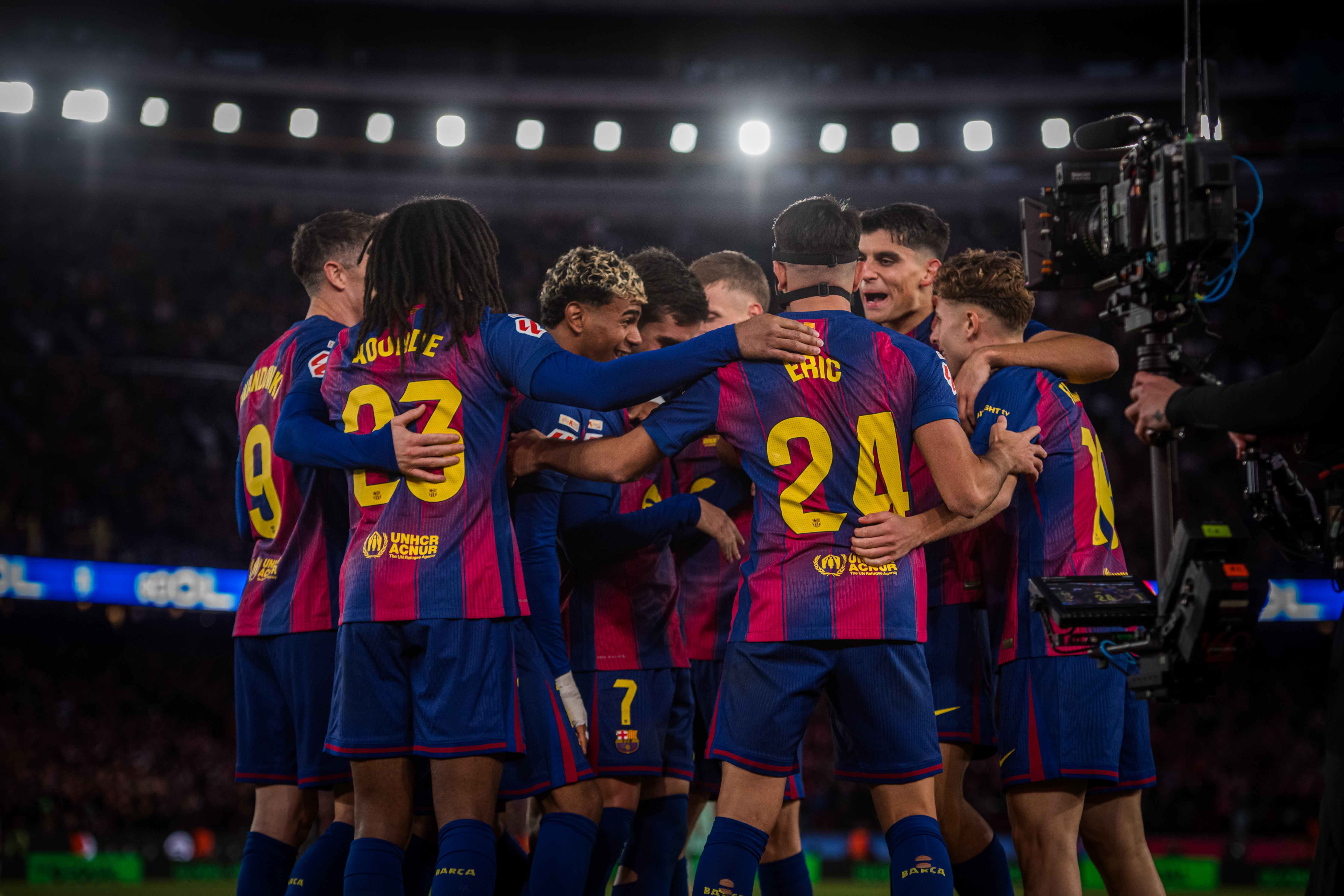 Os craqus do Barça comemoram a goleaeda sobre o Athletic, no regresso ao Spotify Camp Nou. / @FCBarcelona_br