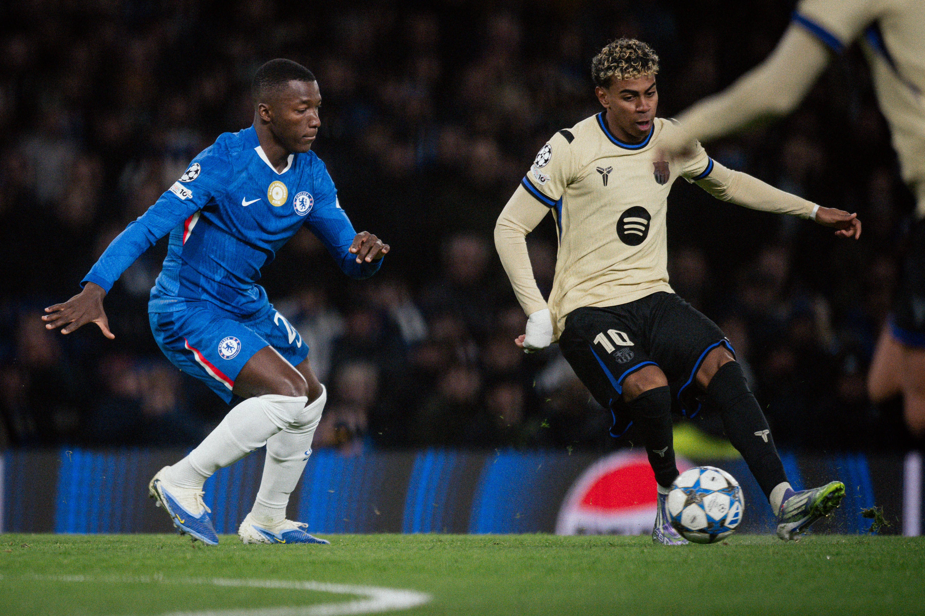 O atacante Lami9n Yamal teve uma atuação apagada contra o Chelsea. / @FCBarcelona_br