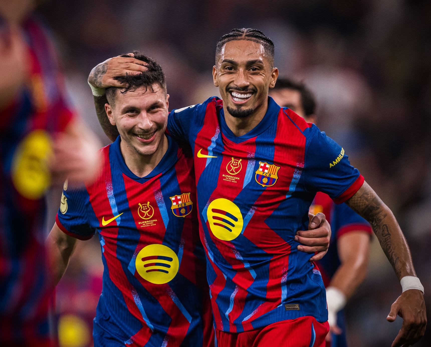 Roony Bardghji e Raphinha deixaram as suas respectivas marcas na goleada por 5 a 0 sobre o Athletic, pela semifinal da Supercopa da Espanha 2026. / @FCBarcelona_br