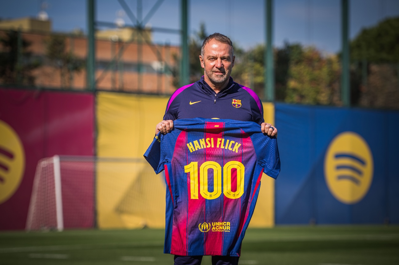 Hansi Flick alcançou os 100 jogos no comando do Barça com. números espetaculares. / @FCbarcelona_br