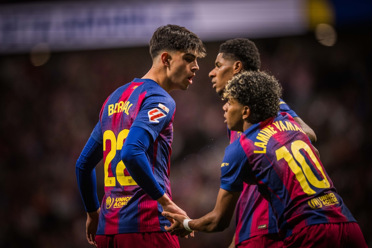 Rashford comemora com os companheiros o gol marcado na vitória contra o Atlético, pela LaLiga / @FCBarcelona_br