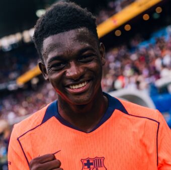 Bisiwu anotou dois gols e viveu seu primeiro grande dia com a camisa do Barça. / @FCBarcelona_br